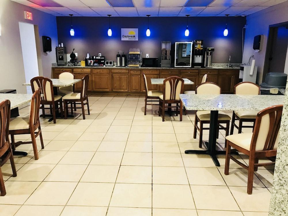 利沃尼亚戴斯酒店 外观 照片